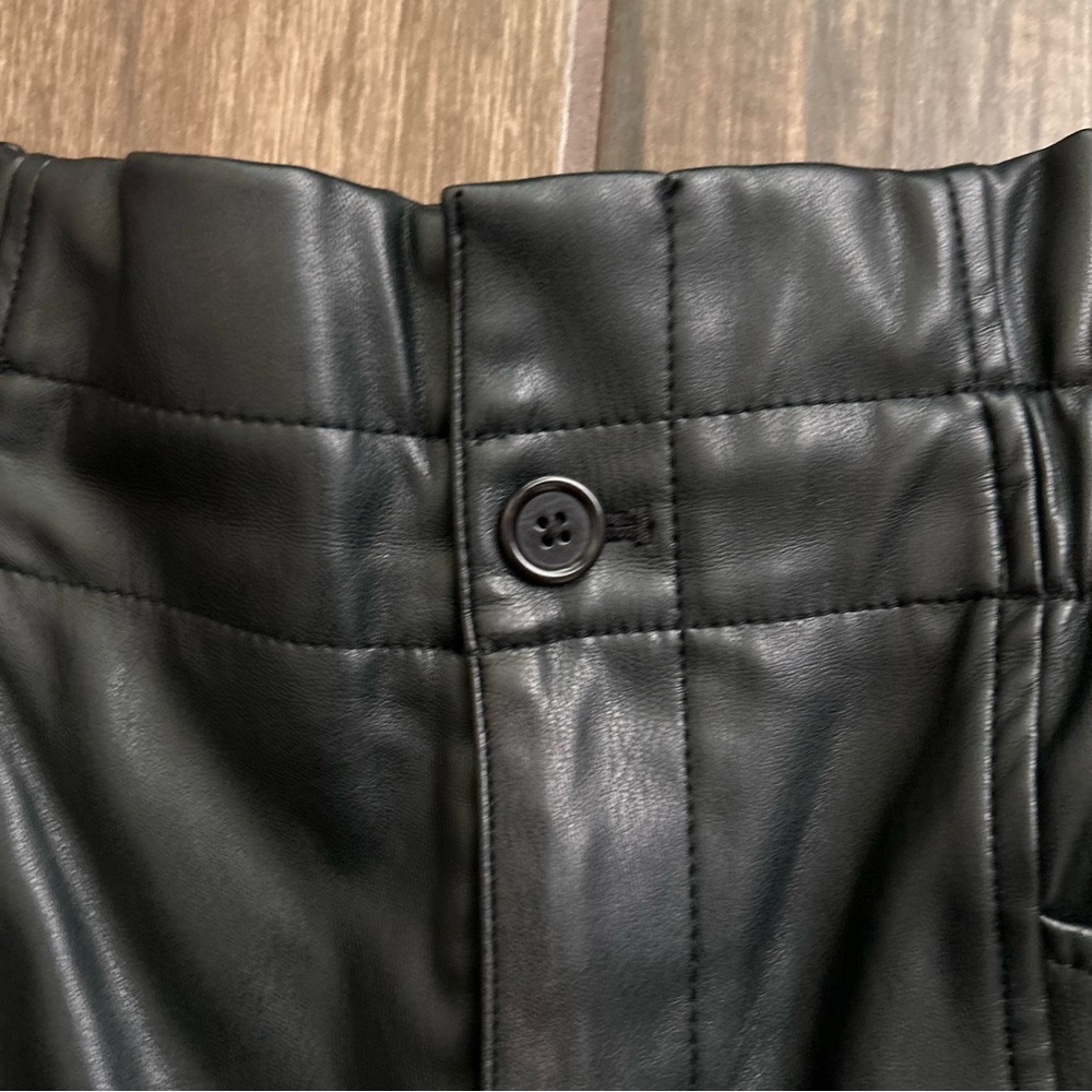 Madewell Vegan Leather Pull on Paper Bag Pants in Black Sz 0 - Picture 5 of 10